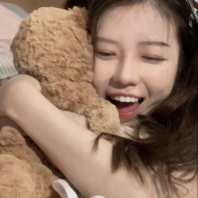蓝色嘴巴的脸